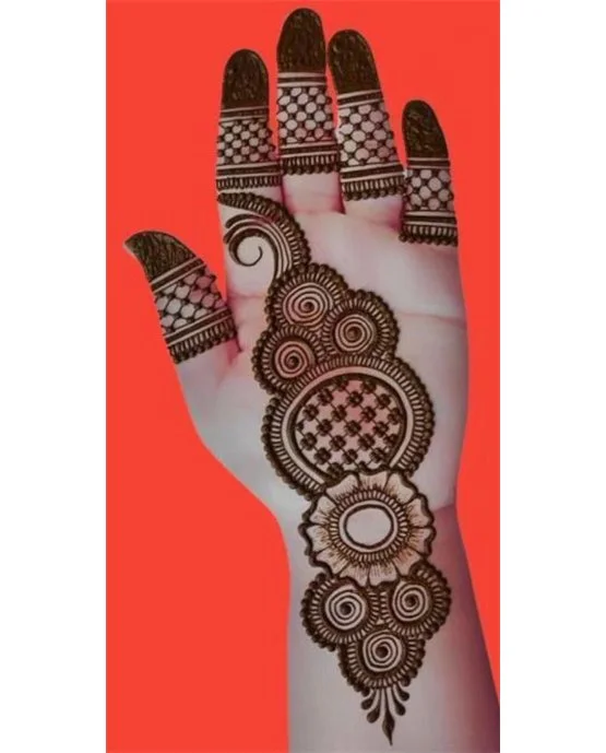 Vibrant Scroll And Highlight Along Front Hand Mehndi Design